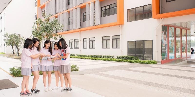 Nên chọn trường song ngữ cho con khi nào?