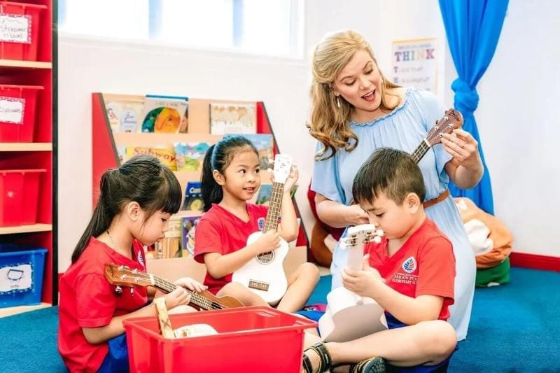 Một số câu hỏi liên quan đến học trường song ngữ có tốt không?