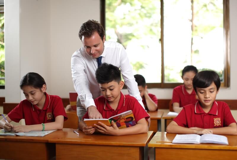 Suy nghĩ về khả năng tài chính cho con theo học