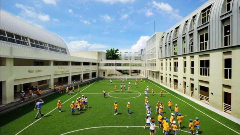 Nên cho con học trường song ngữ hay quốc tế?