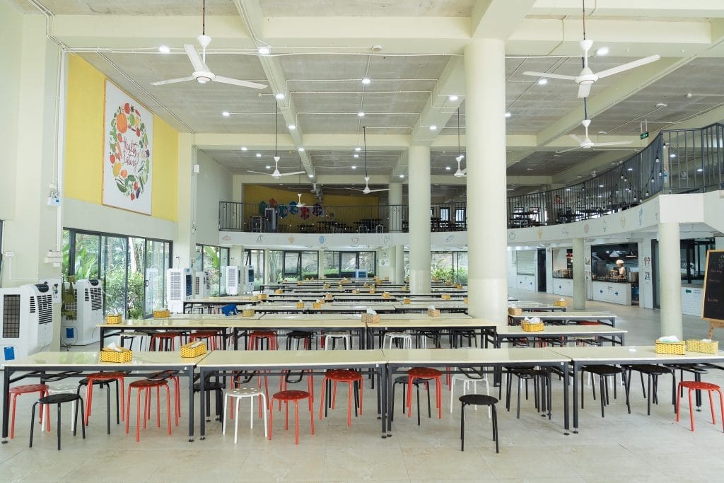 Một không gian tại nhà ăn của SenTia School