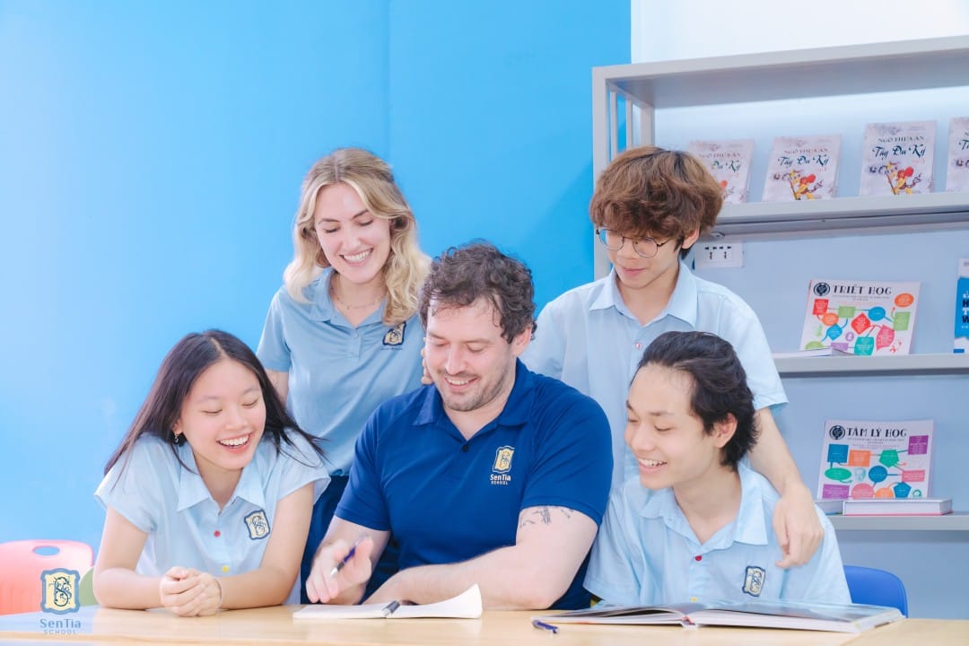 Một buổi thảo luận tại trường song ngữ SenTia School