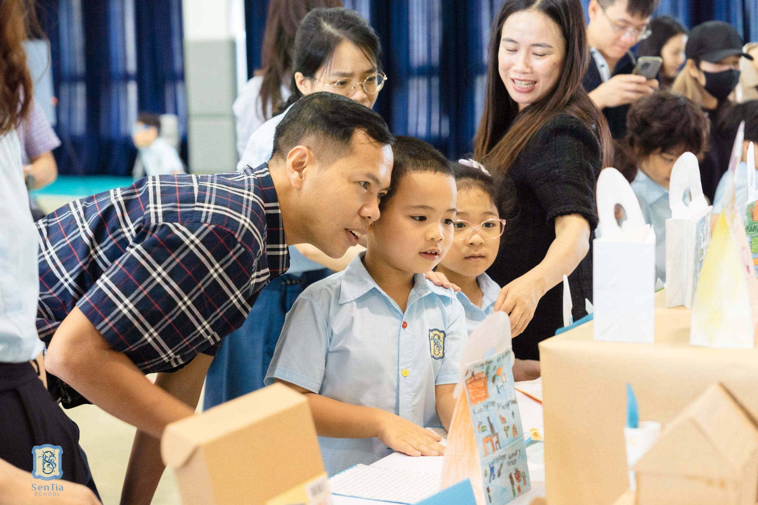  Reggio Emilia là phương pháp học tập trải nghiệm có nguồn gốc từ Ý