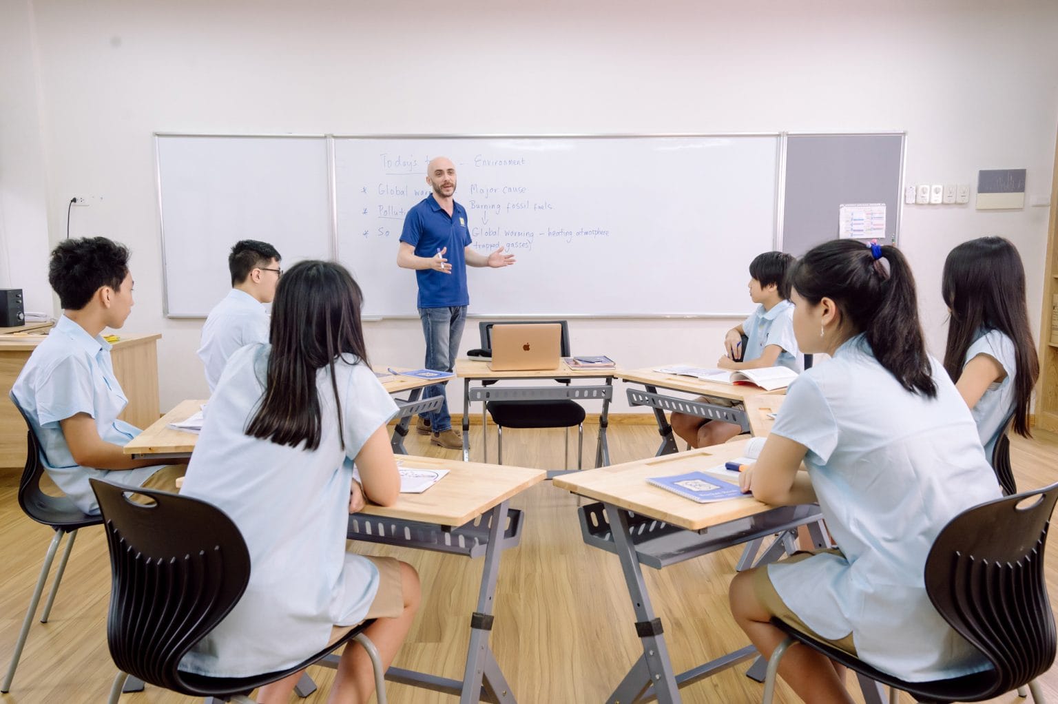 Các môn học lớp 10 mới nhất 2026: Học gì, chọn môn ra sao?