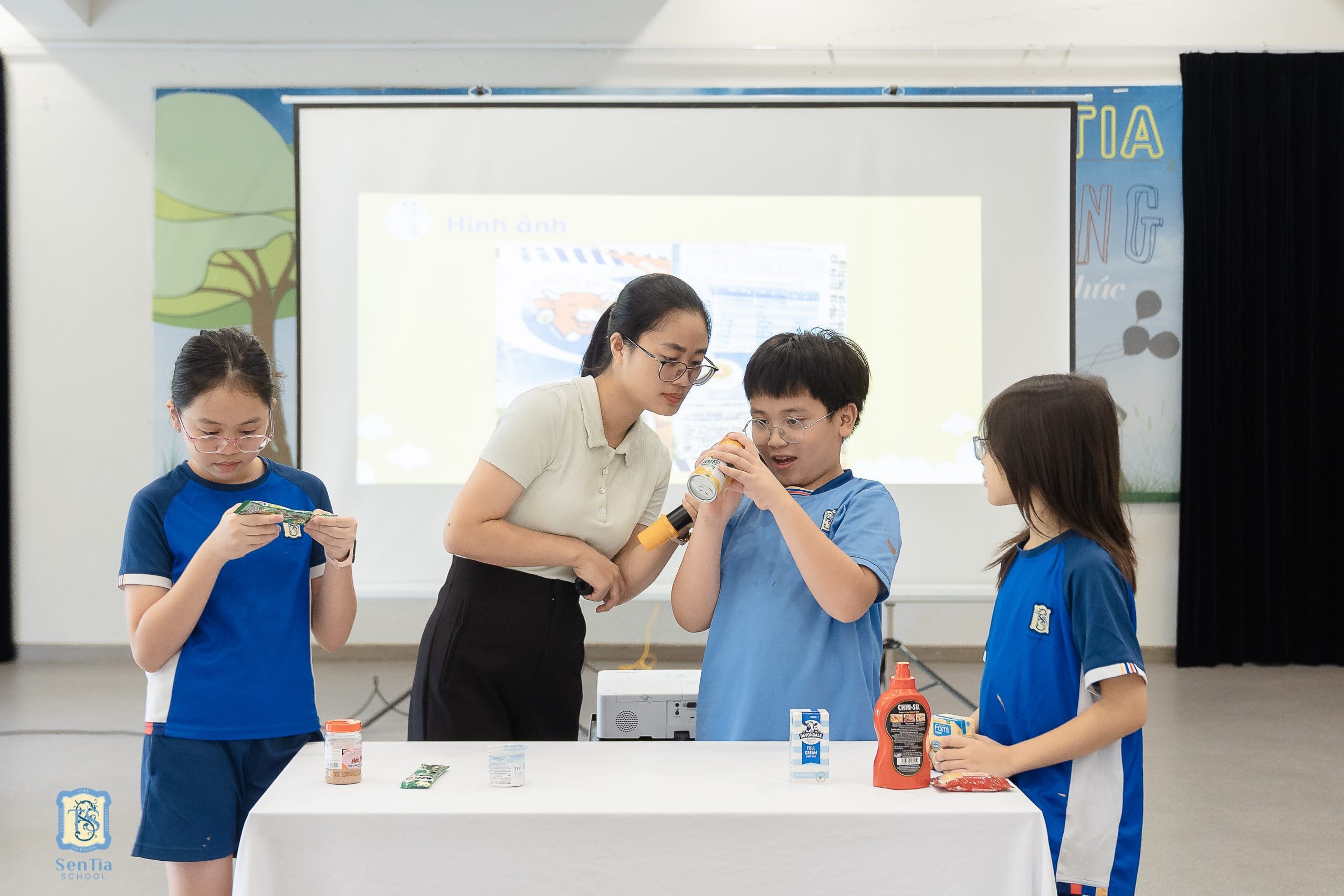 Khi sản phẩm hoàn thành, học sinh cần chia sẻ kết quả với bạn bè, lớp học hoặc phụ huynh