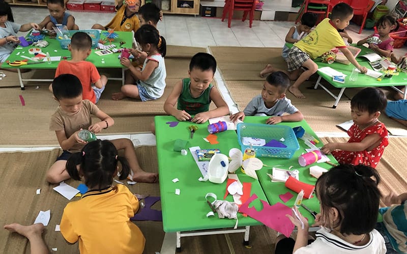 Trẻ vừa học vừa chơi khi tham gia dự án STEAM