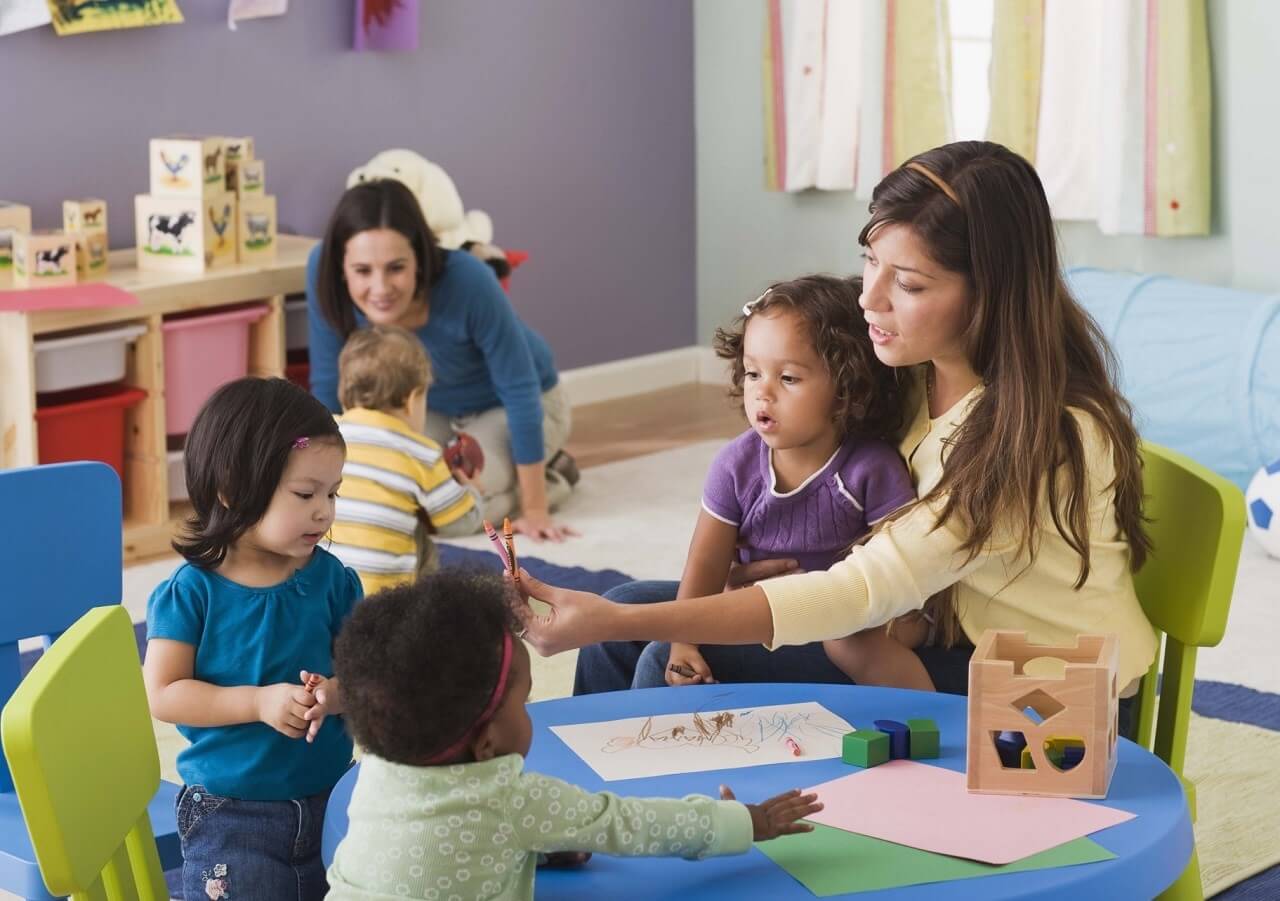 Ngoài học phí, phụ huynh cần đóng nhiều khoản phí khác