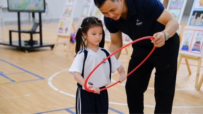 Giai đoạn đầu tiên là tạo ra một tình huống để học sinh trực tiếp trải nghiệm