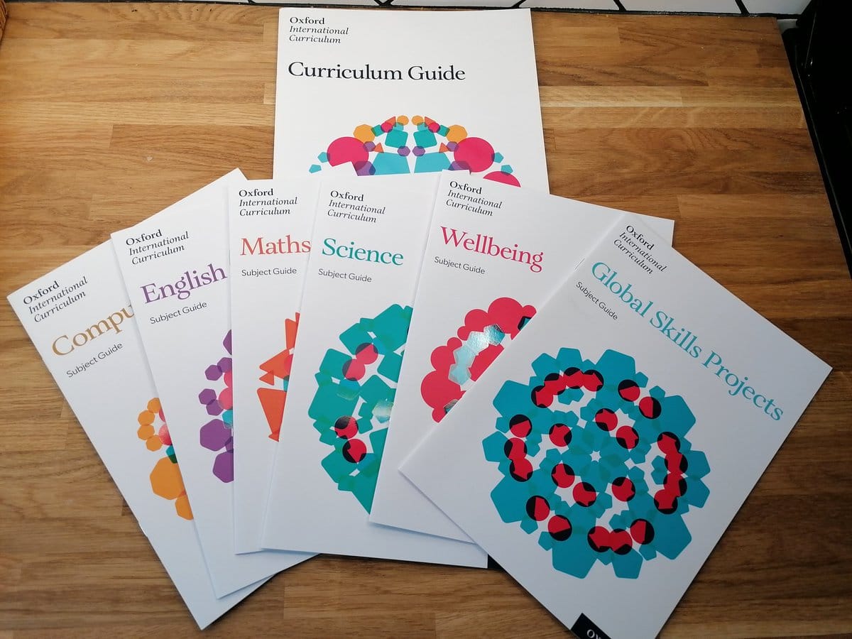 Chương trình Oxford bao gồm Oxford International Curriculum (OIC) và OxfordAQA