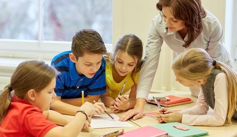 Khuyến khích con ghi lại bài bằng cách viết lại ý chính