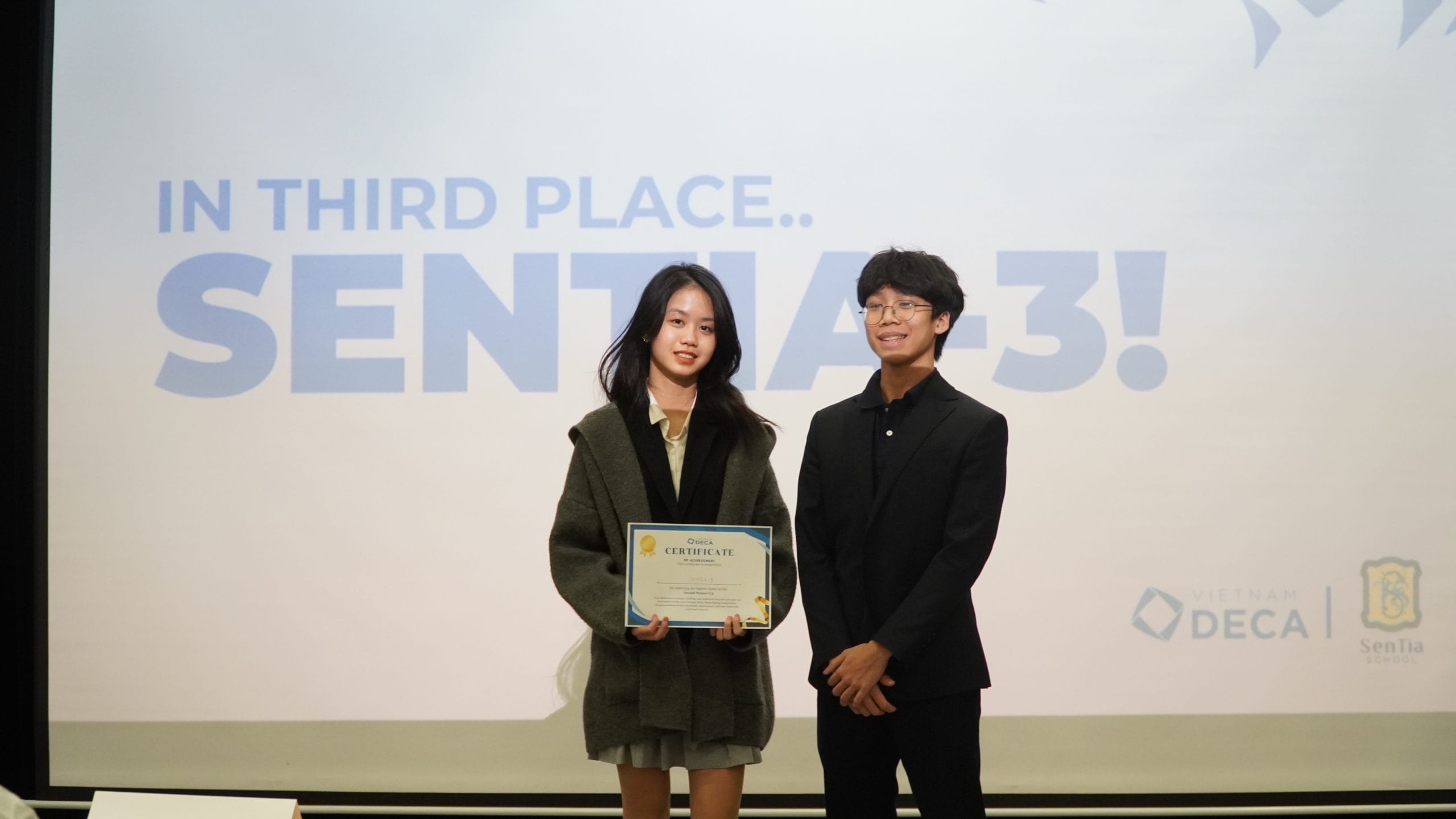 SenTia không chỉ giảng dạy theo chuẩn A-Level mà còn tổ chức thi chứng chỉ A-Level